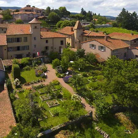 Tatil Evi Manoir Au Sein Du Village Saint-Haon-le-Châtel